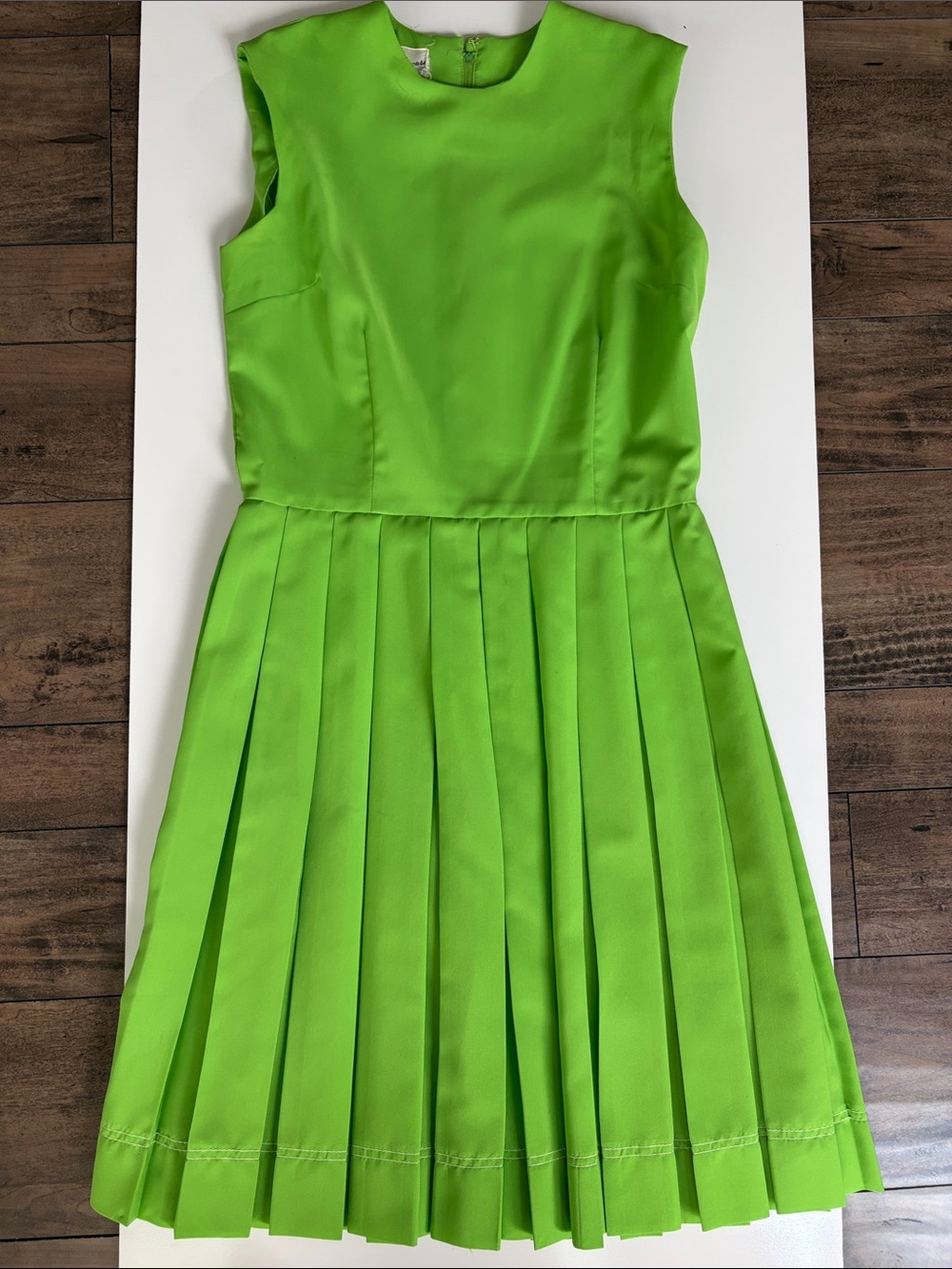 Herman Marcus Dallas Vintage Midi pleated green dress
